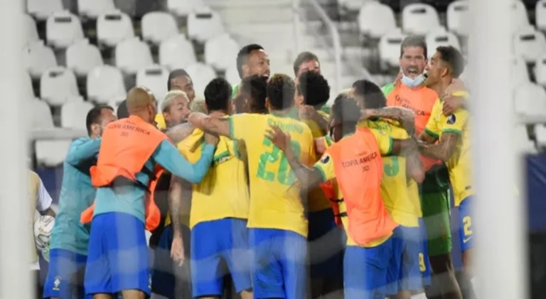 Brasil sofre, mas vence a Colômbia de virada
