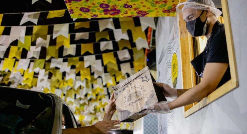 Bohemia doa cestas básicas a trabalhadores das festas de São João Bohemia doa cestas básicas a trabalhadores das festas de São João