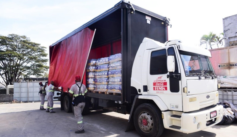 Coca-Cola Femsa Brasil doa bebidas ao 'Por todas as mesas'