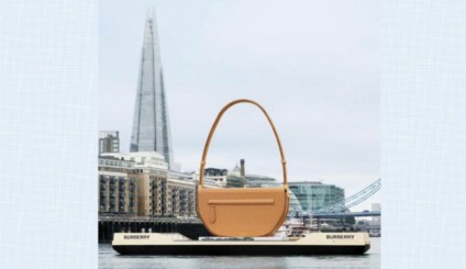 Bolsa gigante da Burberry atrai a atenção dos londrinos