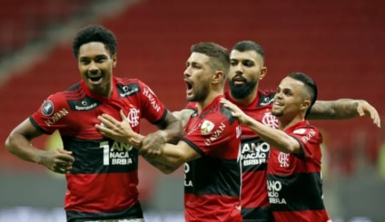 Flamengo goleia Defensa e avança na Libertadores