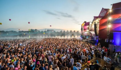Quase mil são infectados por Covid-19 em festival de música