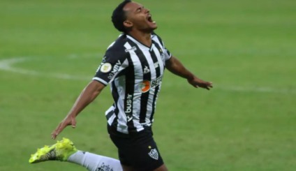 Galo encosta no Palmeiras na liderança do Brasileirão