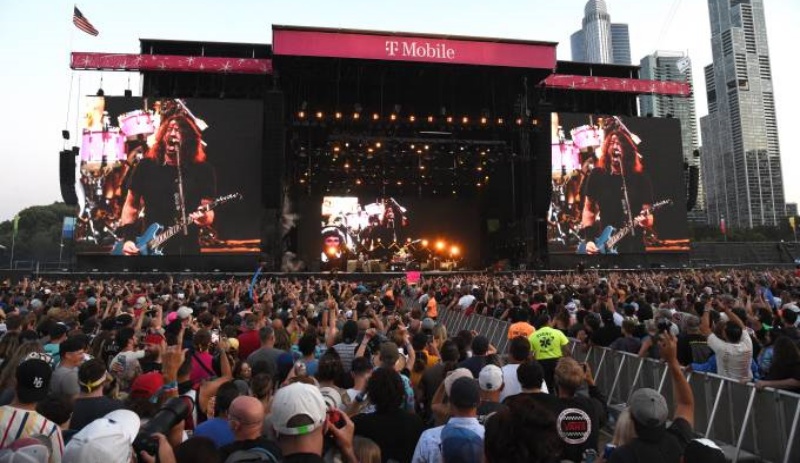 CHICAGO, ILLINOIS – AUGUST 01: Foo Fighters perform on stage during Lollapalooza 2021 at Grant Park on August 01, 2021 in Chicago, Illinois. (Photo by Kevin Mazur/Getty Images)