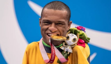 Gabriel Araújo surpreende e fatura o Ouro nos 200m livre