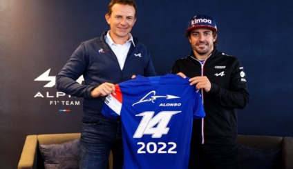 Renewal for 2021 with Fernando Alonso and Laurent Rossi during the Alpine Parade prior the 24 Hours of Le Mans 2021, 4th round of the 2021 FIA World Endurance Championship, FIA WEC, on the Circuit de la Sarthe, on August 21 , 2021 in Le Mans, France – Photo Julien Delfosse / DPPI