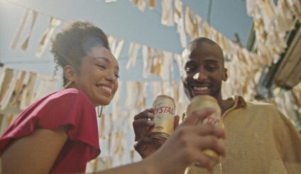 Cerveja Crystal cria campanha com locução especial para MG