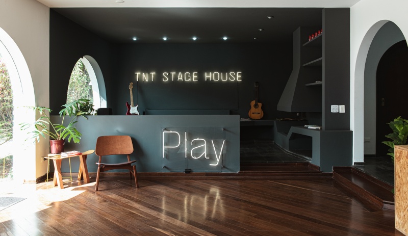 TNT Stage House une skate, e-Sports, drinques e música