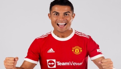 LISBON, PORTUGAL – AUGUST 31: (EXCLUSIVE COVERAGE) Cristiano Ronaldo of Manchester United poses after signing for the club on August 31, 2021 in Lisbon, Portugal. (Photo by Manchester United/Manchester United via Getty Images)
