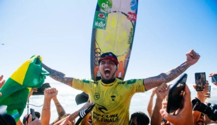Medina é tricampeão mundial da WSL
