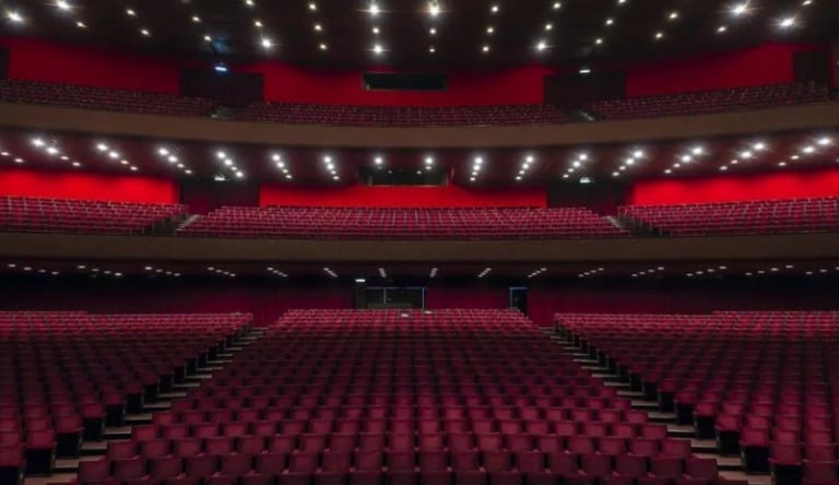 Teatro Guaíra reabre pauta de espetáculos e eventos