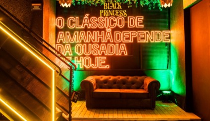 Black Princess abre espaço proprietário com música ao vivo