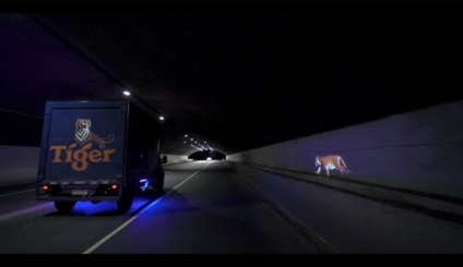 Tiger invade as ruas com projeção realista