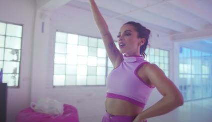 Dançando sem parar com Rexona by Anitta