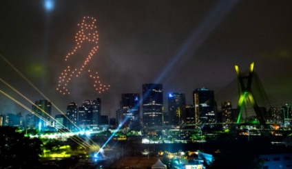 Drones e projeções mapeadas marcam lançamento de Keep Walking
