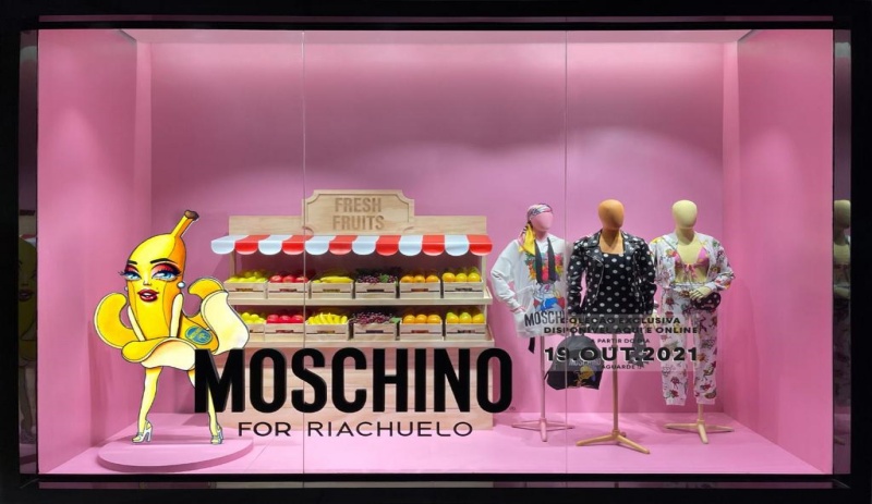 Loja da Riachuelo é repaginada para collab com a Moschino