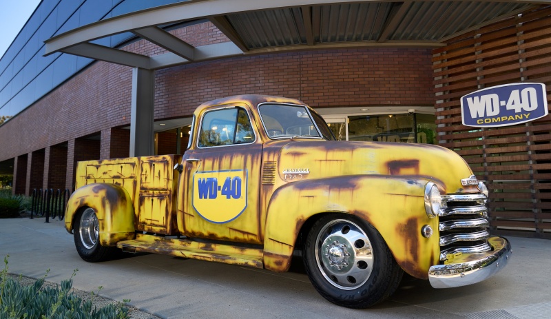 WD-40 leiloa Chevrolet 3100 no Sema Show