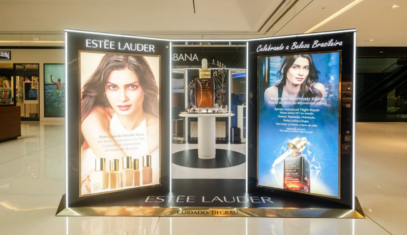 Estée Lauder inaugura pop-up no Pátio Paulista