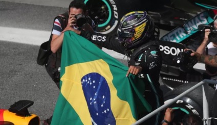 GP de São Paulo: Hamilton vence após duelo épico com Verstappen