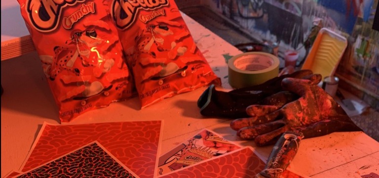 Cheetos transforma o icônico pó laranja em exibição musical