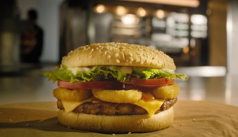 BK apresenta Whopper de Costela de forma bem humorada