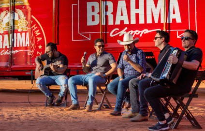 Parada Sertaneja Brahma recebe João Bosco e Vinícius