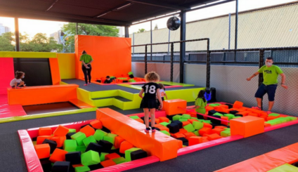 Arena de trampolins é a novidade do verão em Porto Alegre