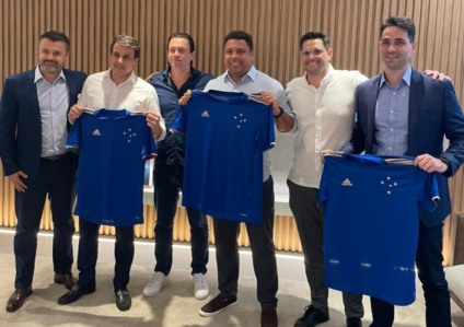 Ronaldo Fenômeno assume controle do Cruzeiro 