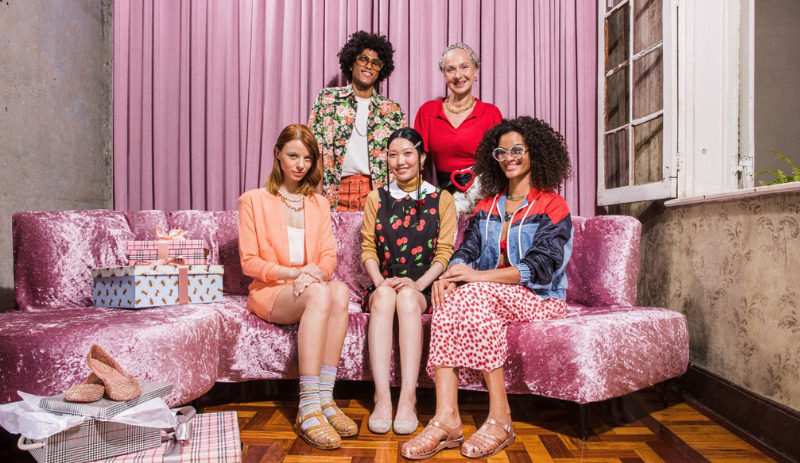 Melissa promove troca de presentes com figuras da moda, da TV e da música