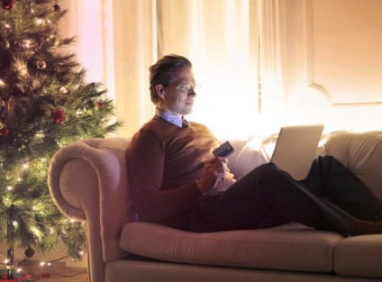 Pesquisa revela que brasileiros compram pelo celular no Natal