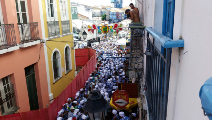 Salvador – Bloco Afoxé Filhos de Gandhy desfila no centro histórico de Salvador pelo 68º ano com mensagem de paz e de resistência (Sayonara Moreno/Agência Brasil)