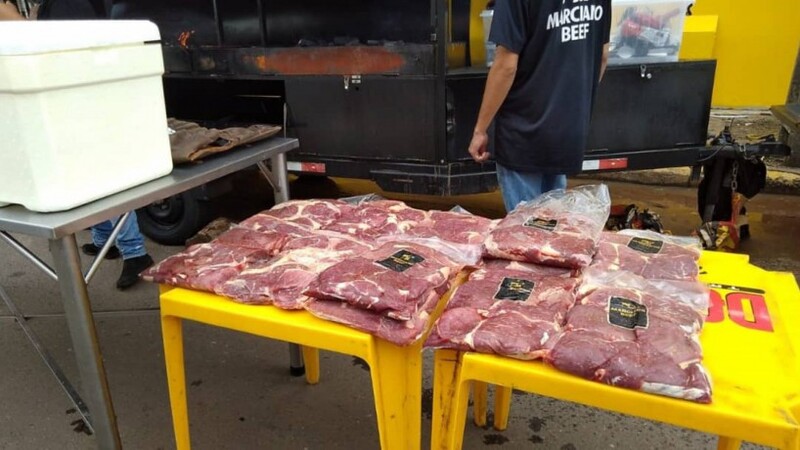 Pecuaristas fazem churrasco em frente ao Bradesco como reação a vídeo do banco contra consumo de carne