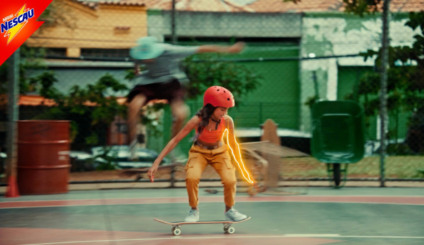Nescau faz campanha com skatista Rayssa Leal e sua mãe