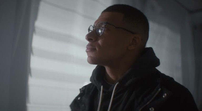 Mbappé conta sua jornada em ação para Oakley