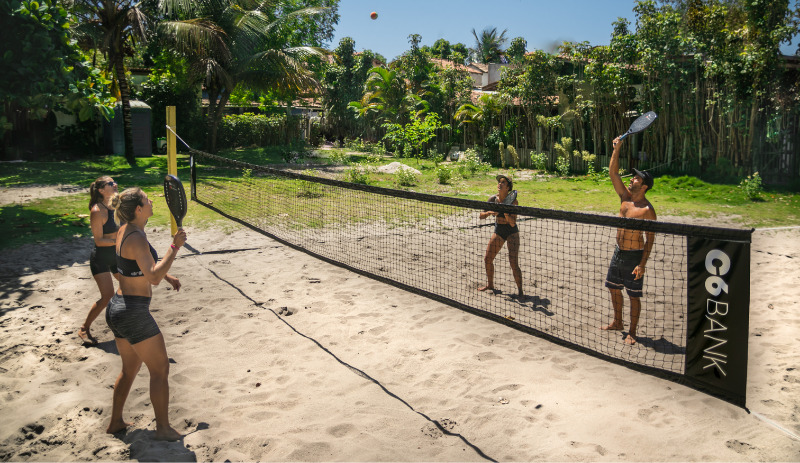 C6 Bank e Mastercard colocam quadras de beach tennis na Bahia