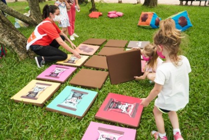 Neugebauer faz ação para divulgar o chocolate Mu-Mu Kids