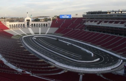 Nascar dá largada com prova no Los Angeles Coliseum