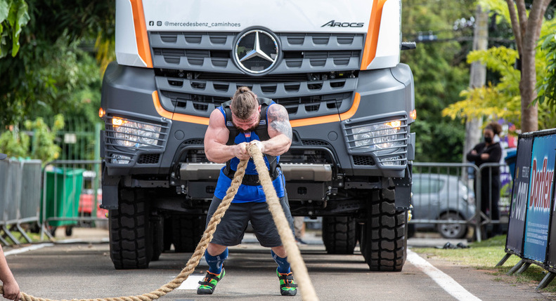 Mercedes-Benz Arocs se destaca no Força Bruta