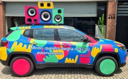 Uber traz carros fantasiados para compensar falta do carnaval