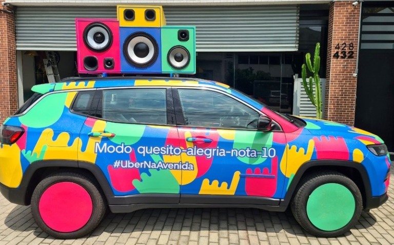 Uber traz carros fantasiados para compensar falta do carnaval