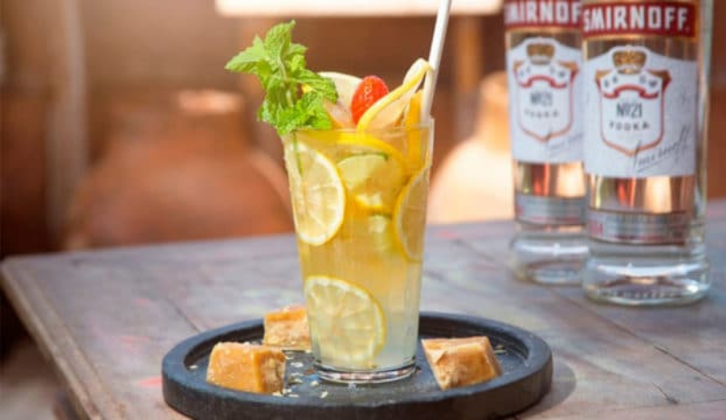 Smirnoff e Orla Rio buscam a melhor Caipiroska das praias cariocas