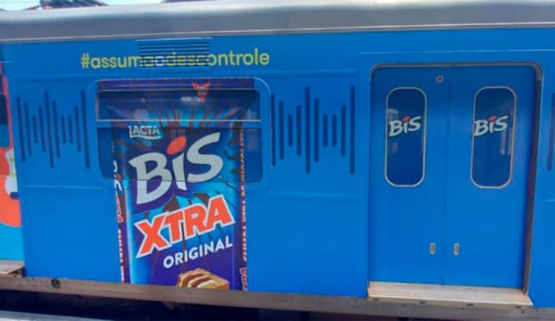 Bis XTRA distribuiu chocolate no metrô de SP