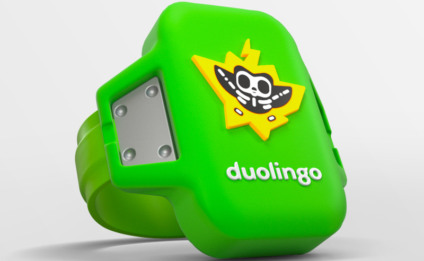 Duolingo lança tornozeleira eletrônica para controlar tarefas dos alunos