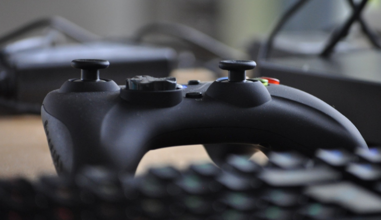 Grandes empresas atuam cada vez mais no cenário publicitário e competitivo de e-Sports