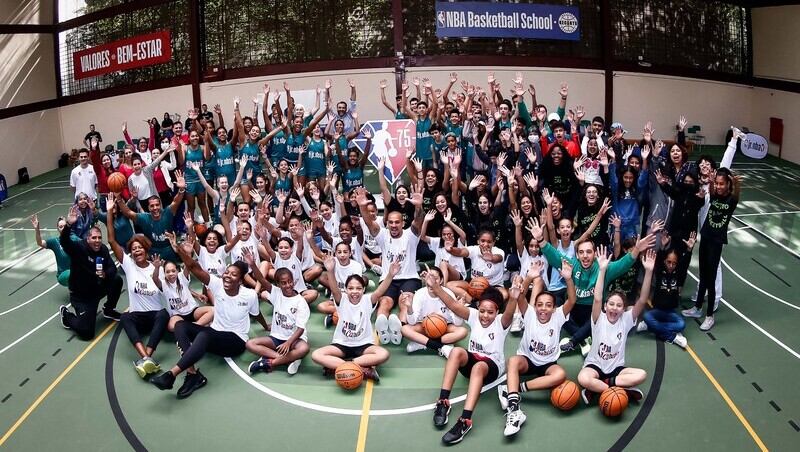 NBA promove clínica e entrega quadra reformada NBA promove clínica e entrega quadra reformada