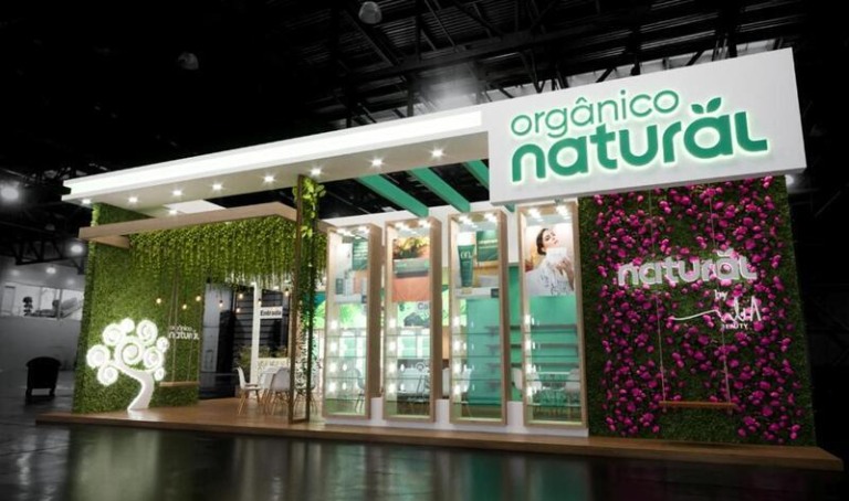 Naturaltech 2022 recebe Natalia Beauty no estande da Orgânico Natural