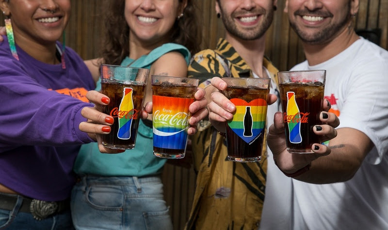 Coca-Cola e Nadir lançam novas estampas dos Copos Americano Pride