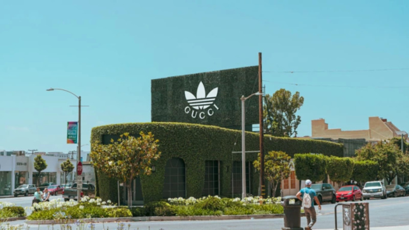 Adidas e Gucci lançam collab e pop up store nos EUA