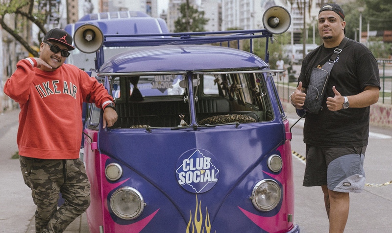 Club Social e Podpah distribuem produtos em Kombi