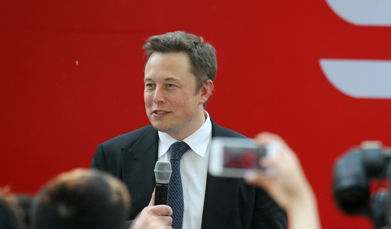 Elon Musk, CEO of Tesla Motors Inc., speaks during a delivery ceremony for Tesla Model S sedan in Beijing, China, 22 April 2014. Tesla Motors Inc. began deliveries of the Model S sedan in China as Chief Executive Officer Elon Musk tested the reluctance of consumers in the worlds largest auto market to buy electric […]